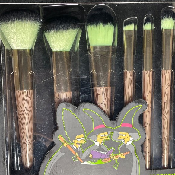 Revolution x Simpsons Treehouse of Horror Bouvier Coven Makeup Brush Set NEW - Picture 5 of 10